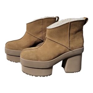 UGG New Heights Platform Mini boot Women's Size 9.5